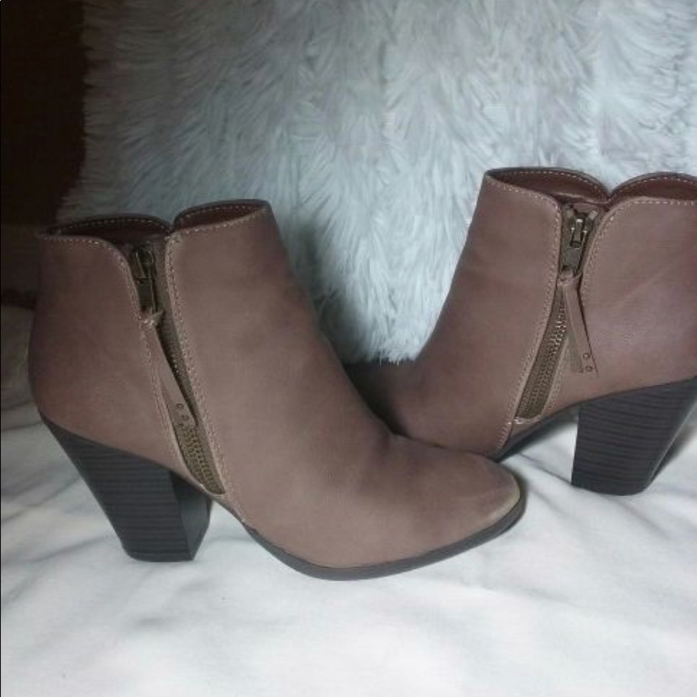 Size 6 taupe booties original price 35.99